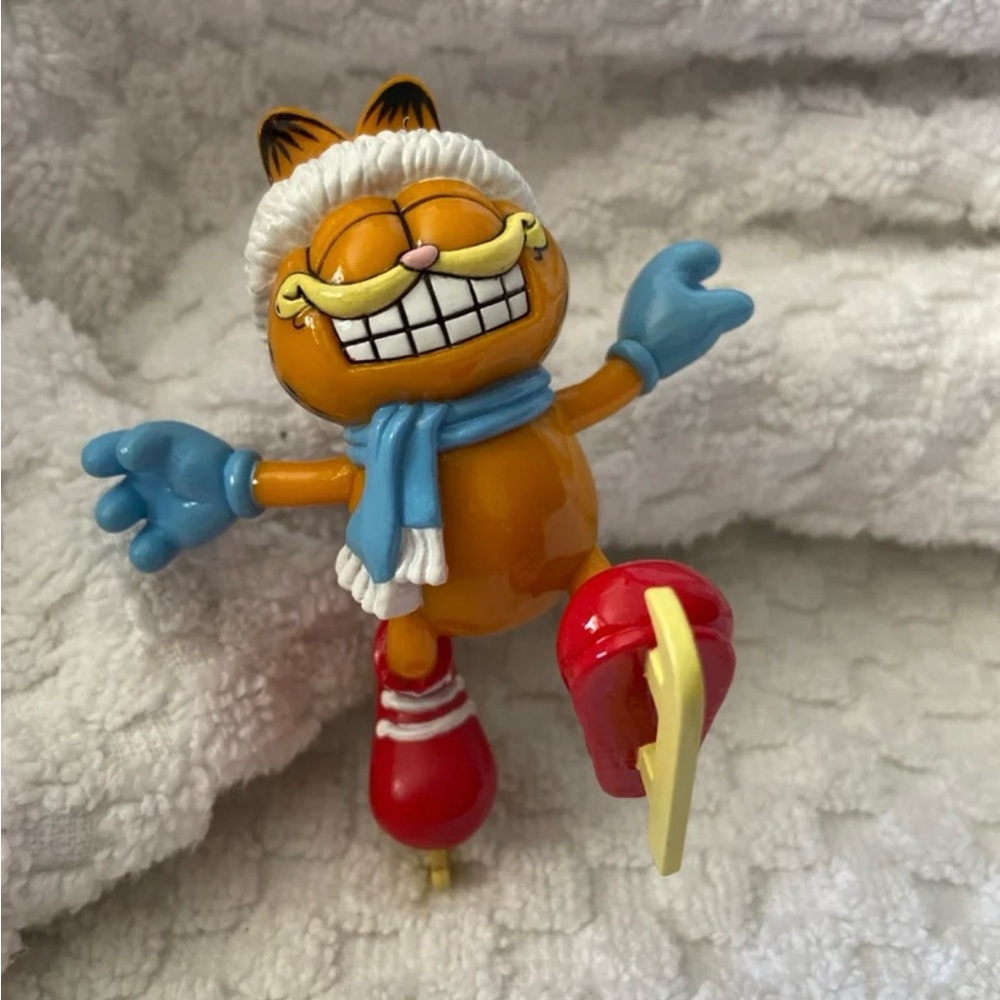 Vintage Enesco Garfield Cat "Holiday on Ice" Blue Mittens and Scarf Ice Skating
